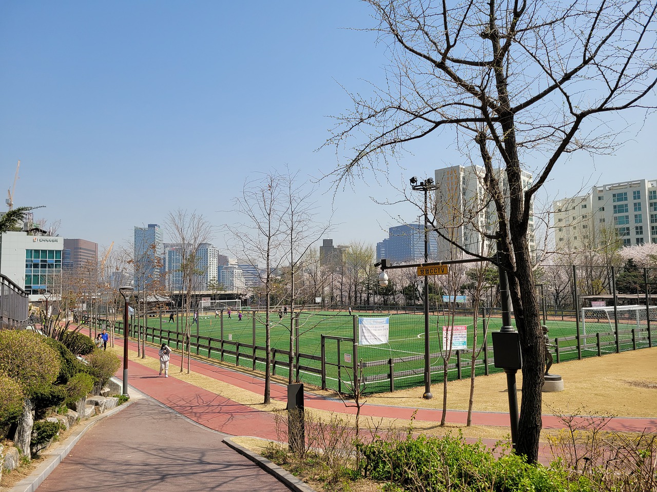 行深刻反思